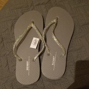 Old Navy Flip flops - Size 9